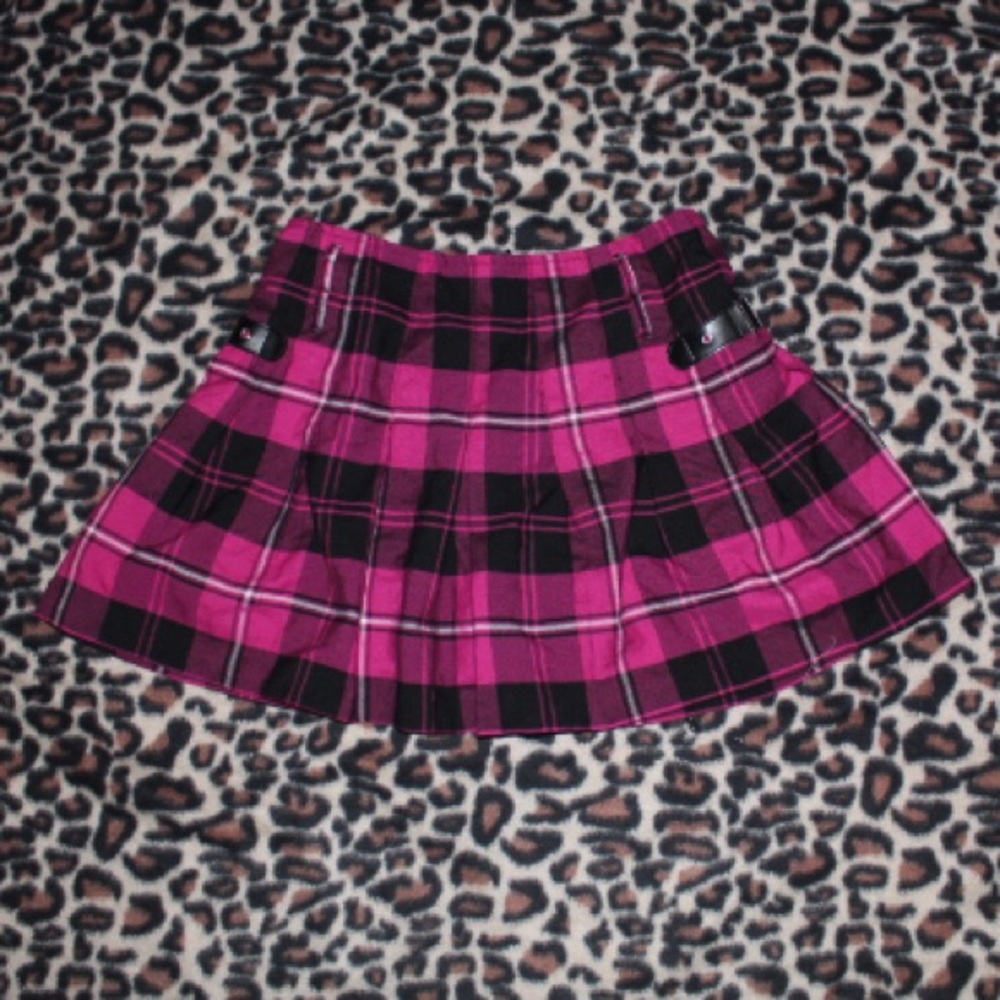 vintage mary kate and ashley mallgoth buckled pink and black pleated plaid skirt